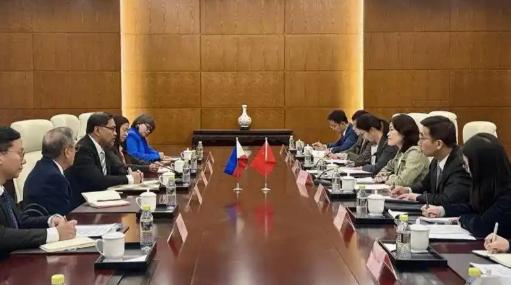 中菲在泉州谈判，菲律宾提出两大蛮横要求！第一个要求，是让中国帮忙。菲律宾现在国内