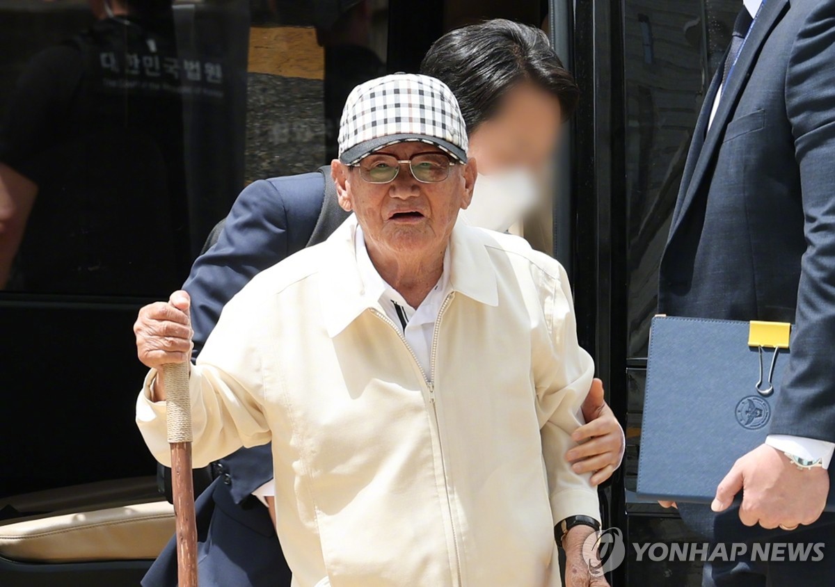 【韩新天地教主李万熙因涉嫌干政被批捕】（韩联社）海外新鲜事热点现场韩联社首尔6