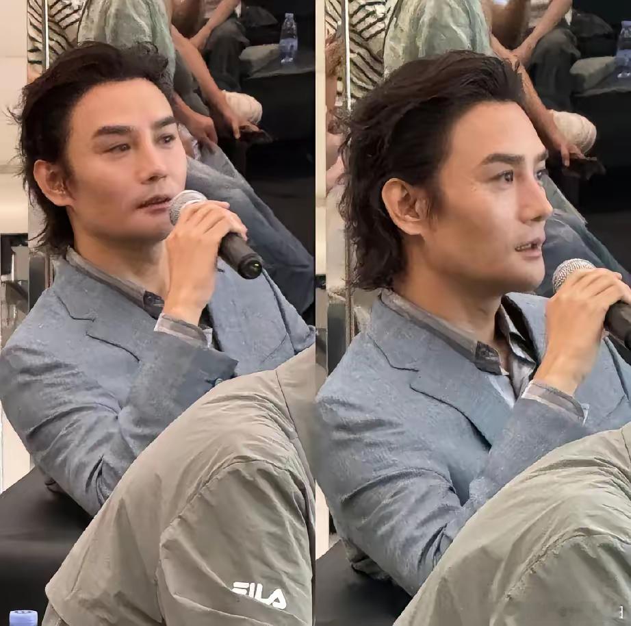 王凯最近出席活动，新造型大背头露面。​总感觉现在的他怪怪的和以前有点不一样，有知