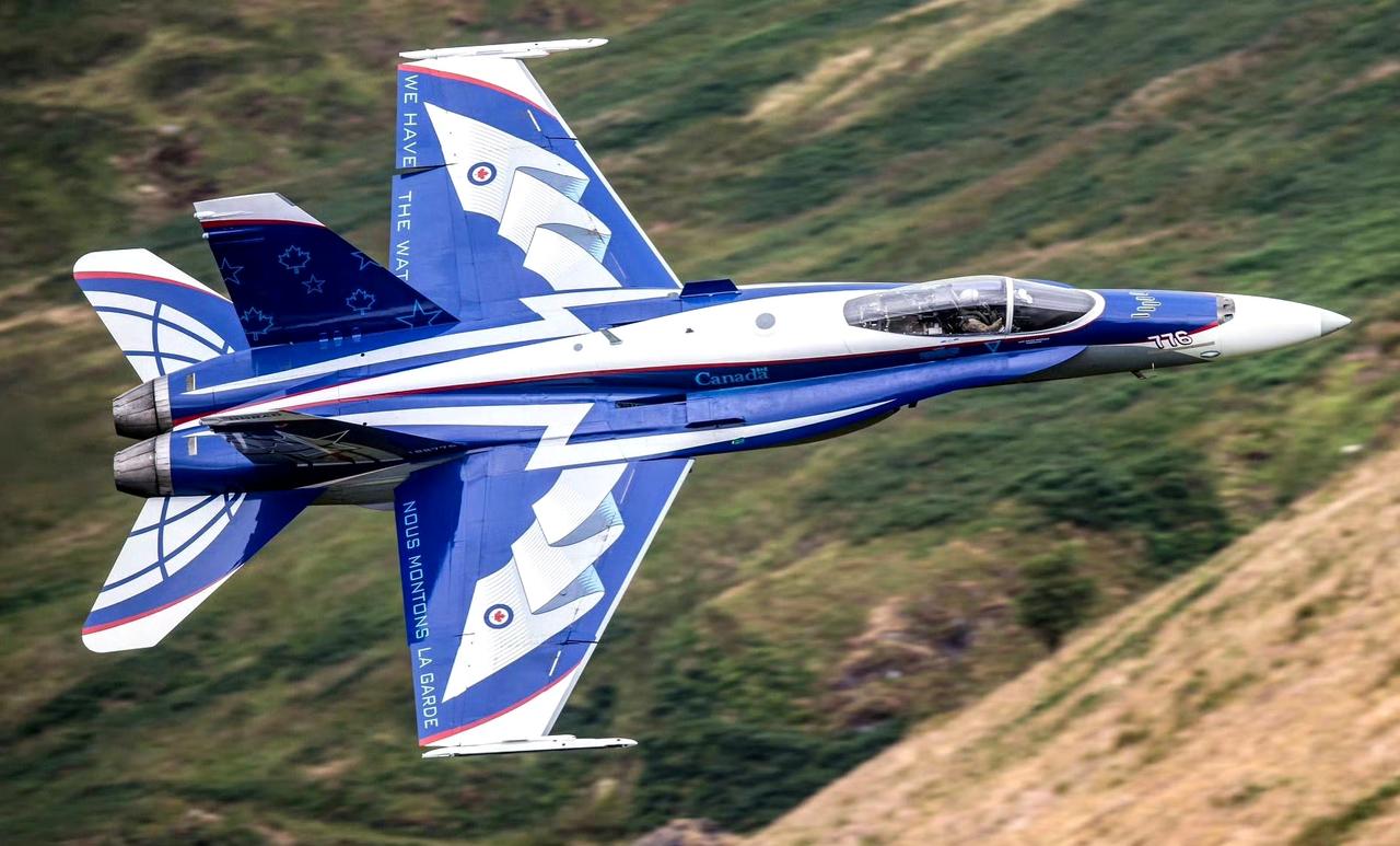 战机欣赏：摄影师DavidLister拍摄的一组FA-18系列战斗机照片。包括