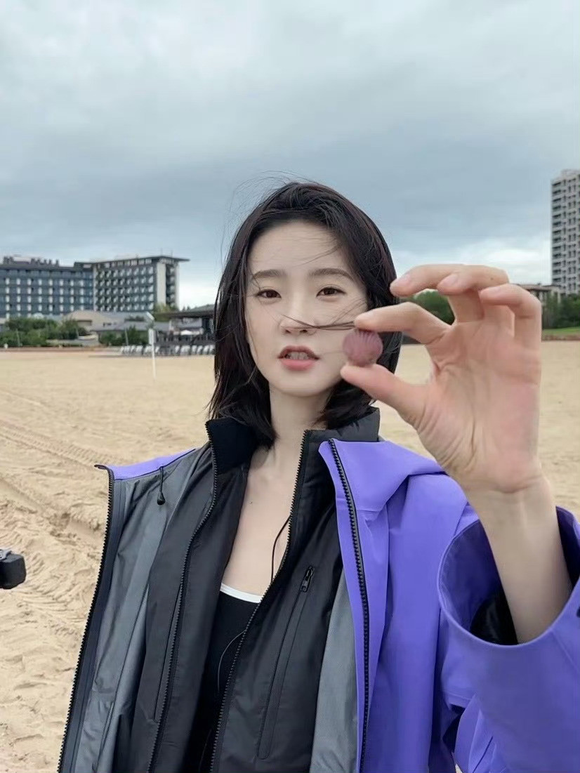 展示小贝壳一枚张艺凡还仔细擦擦哈哈哈哈好可爱的宝宝🙌[打call