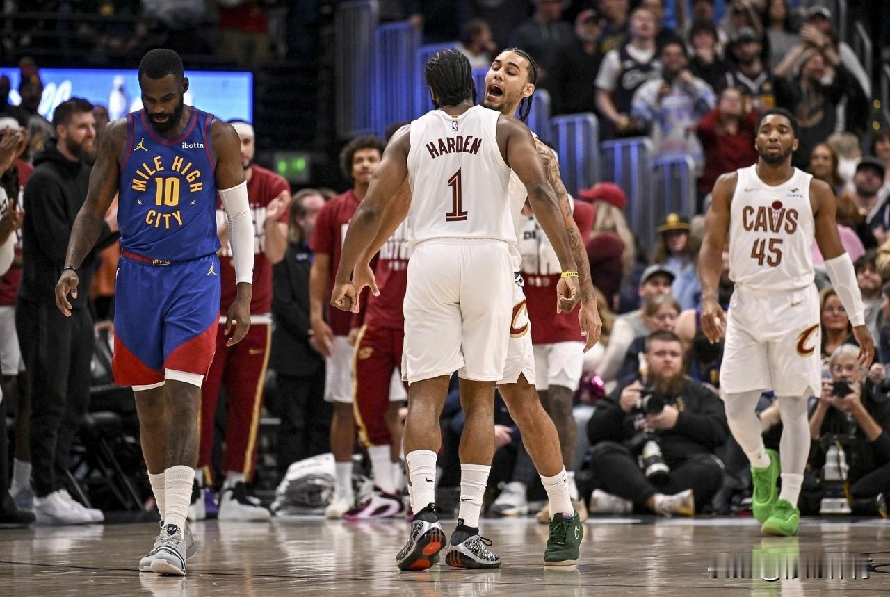 说实话！骑士首发阵容还是缺一个外线防守大闸，韦德和泰森都不太符合：1、迪恩