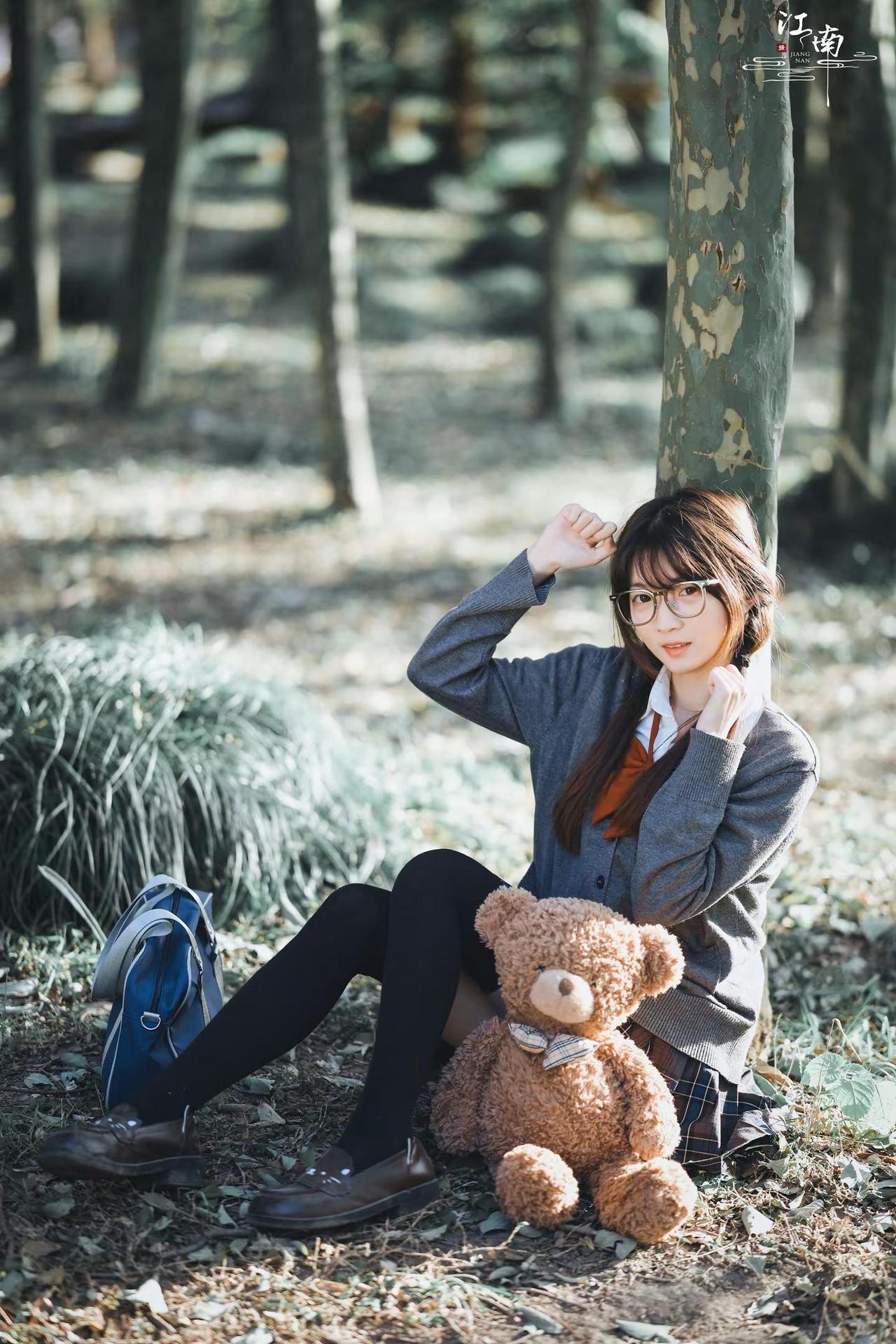 到底是谁在喜欢眼镜娘啊。摄影写真摄影外拍黑丝