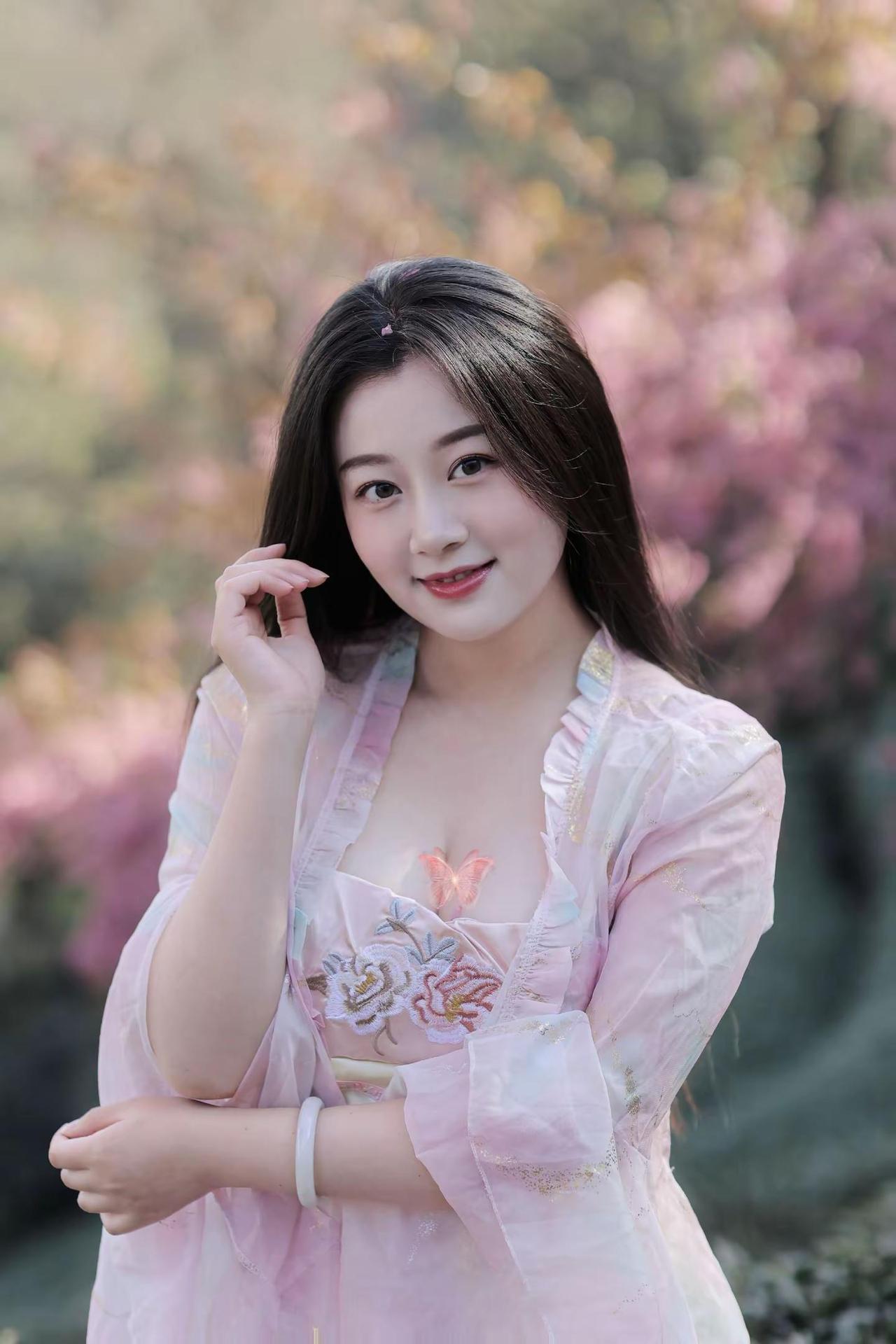 风骨不在形而在神韵间