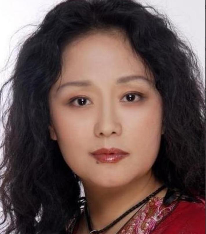 🌞1979年，饰演潘金莲的廖学秋因为拍戏，和老公分别了六个月，她归心似箭，