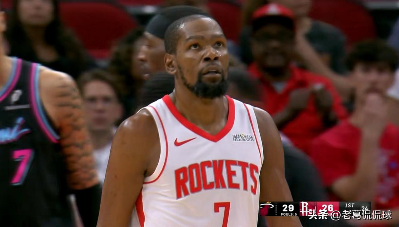 火箭超级球星杜兰特真是太谦虚了！在今天火箭主场以123：122击败热火的赛后采访