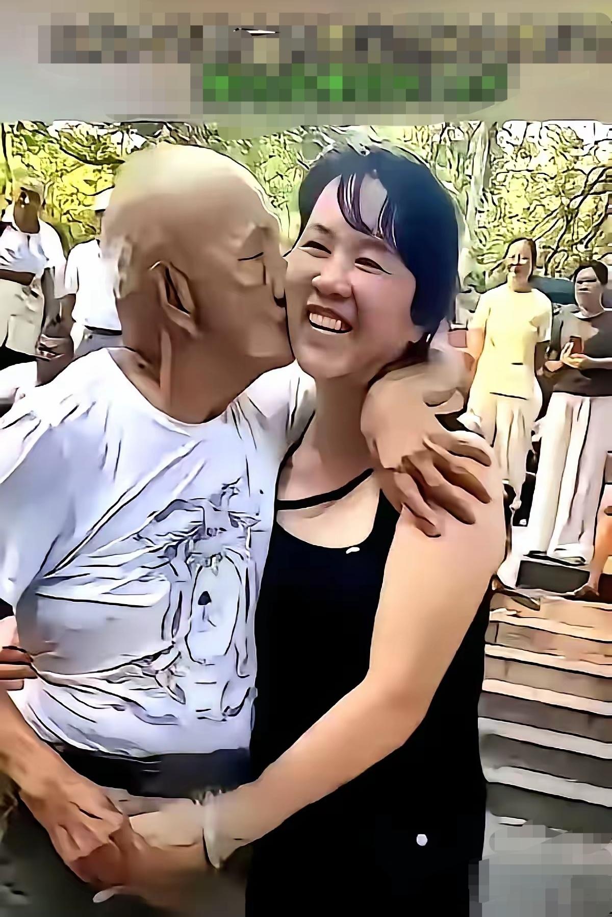 大爷你这一吻，迟来的爱就成了。