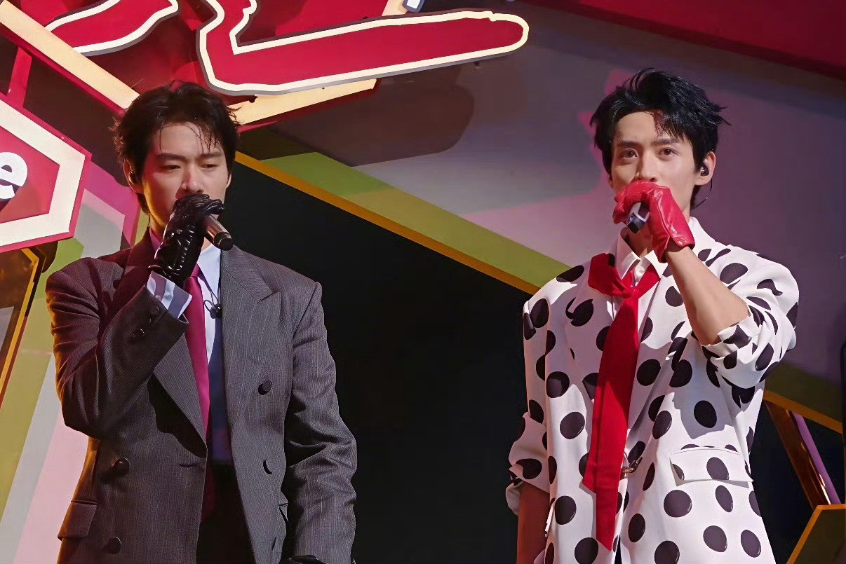 魏晨魏大勋打枪好帅双魏合体帅到爆默契帅气不是随便说说而已坐等大侦探高能上线🔥