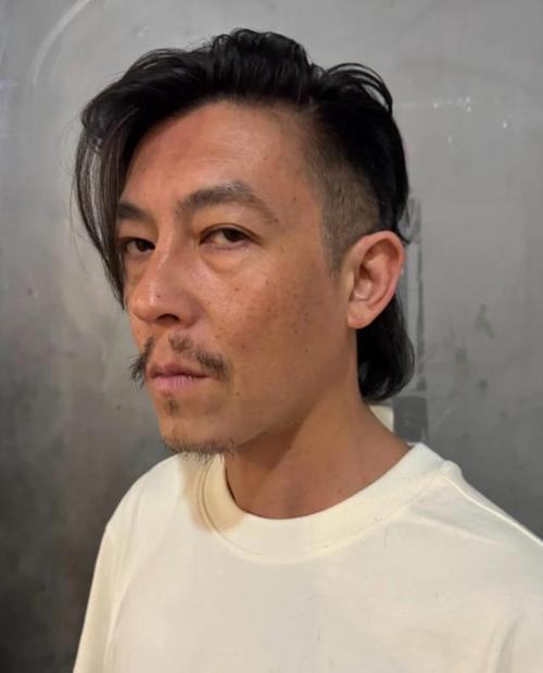 45岁陈冠希在社交平台发布了一组无滤镜日常随拍照。零滤镜、零修图、无造型，完全呈