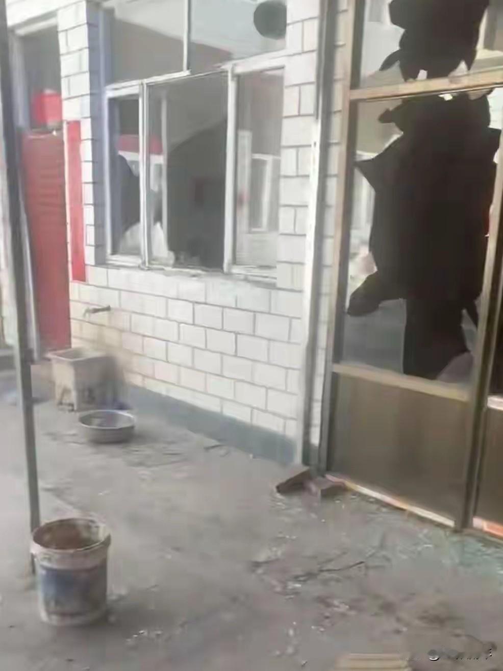 狗咬人事件，本来能避免的。结果两个家，就这么毁了。今年春节，山西长治那个下午