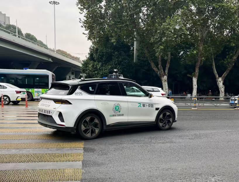 刷武汉同城刷到一半，我以为我进了萝卜快跑的专属催更群，全是找车的。。。别误会，不