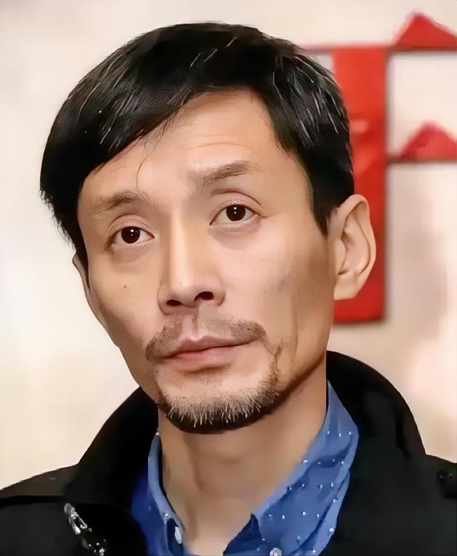 离婚第一年的细节，看哭无数人！田小洁独居旧屋，衣柜空了一半，卫生间只剩一把牙刷。