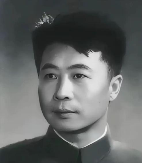 1957年，长篇小说《林海雪原》一经出版，首印五万册三天售空。时任总政治部主任的