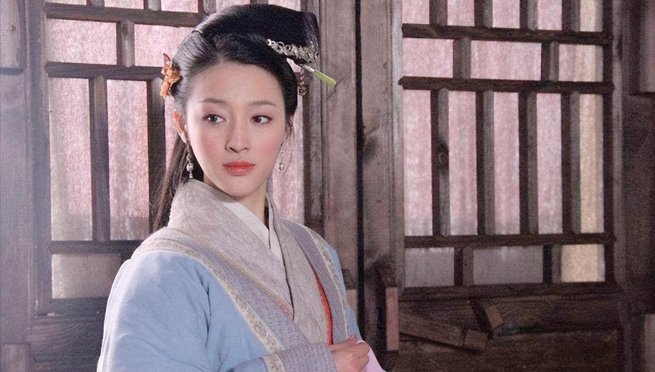 乾隆年间，有个寡妇劈死豺狗后，整条右臂无法动弹。几经医治无效，她找到叶天士，叶天