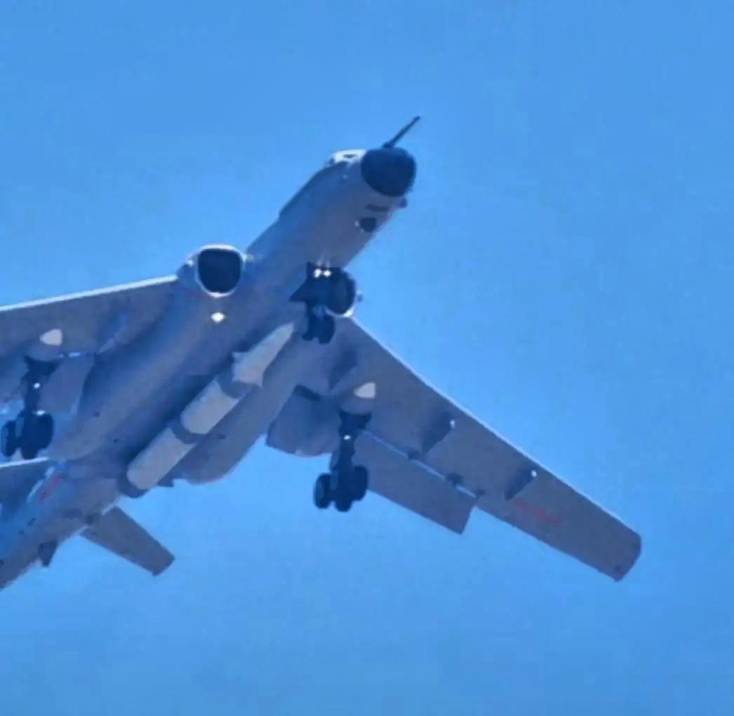 接下来，我们该轮到空基打靶试射了！中国陆基发射了东风系列导弹，海基发射了巨浪