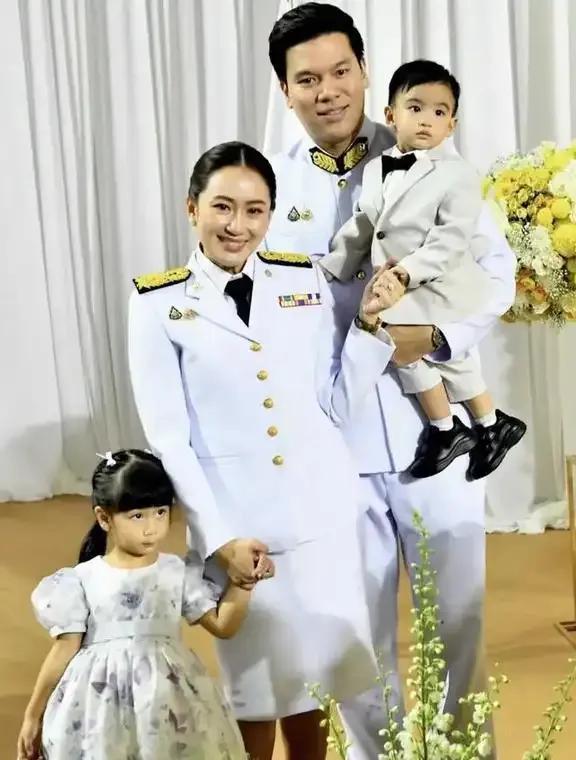 为什么佩通坦只等泰王一句话，又可以继续当总理了？佩通坦被停职后是否能够“翻身”