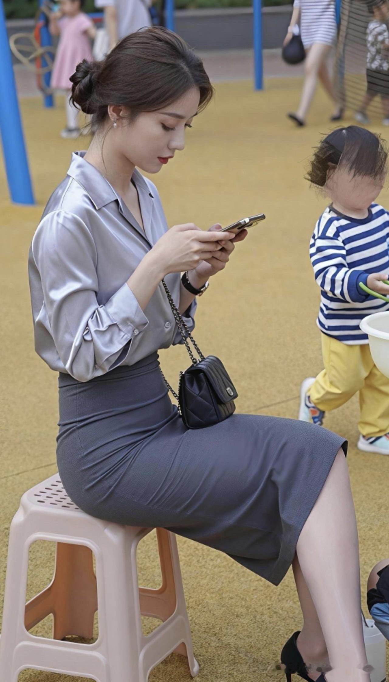 去幼儿园接孩子，被别人家孩子妈妈惊艳到了！