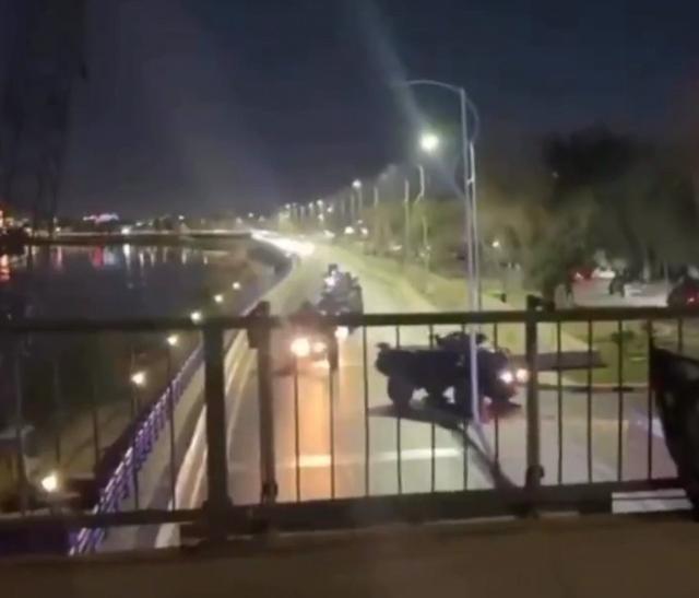 兄弟们，还得是美国仗义！沙特的美国大使馆被炸了之后，美国第一时间想的不是如何保护