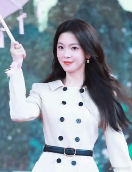 陈瑶不愧是天选古人水龙吟陈瑶的古装造型真是美不胜收，仿佛她生来就与古装融为一体。