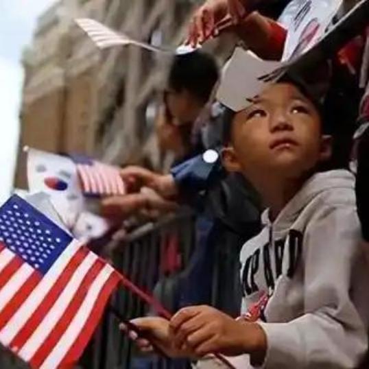 2300名美籍华人一夜成无国籍者，终于看懂国籍的意义美国重拳清算华人移民，