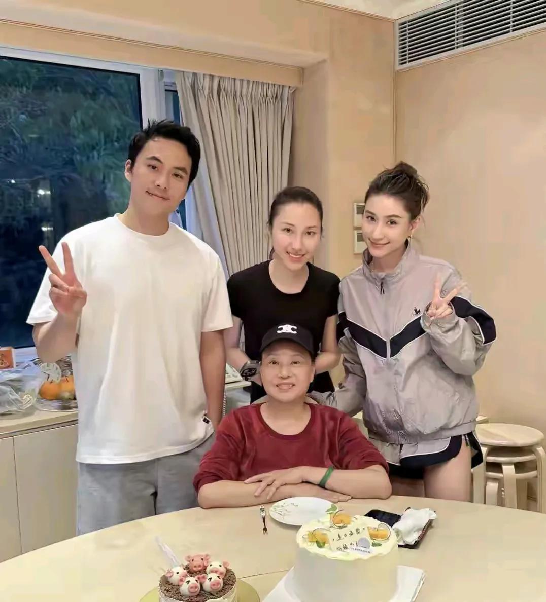 何超莲生日真幸福，有个龙凤胎哥哥和她一同生日，三太这么有钱老了还不是和普通人一样