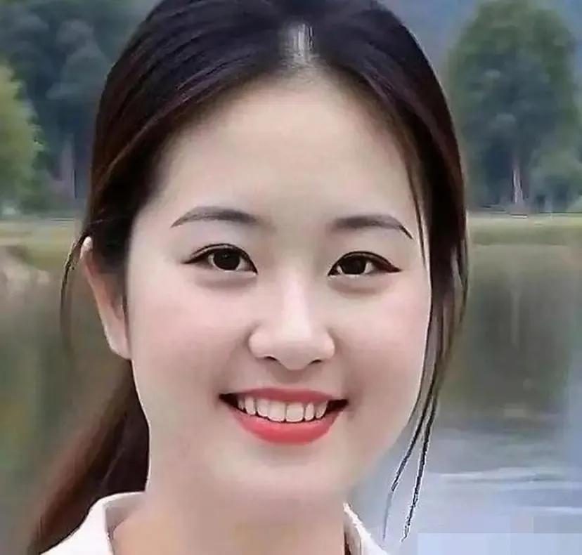 一位长相清秀的女大学生去上海面试。面试官问她：“1000个山是什么字？”女生马