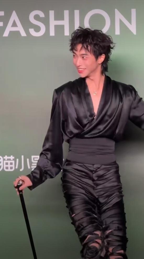 伊能静发文夸儿子恩利，表示流下老母亲的泪，有这样的妈妈恩利好幸福啊……伊能静