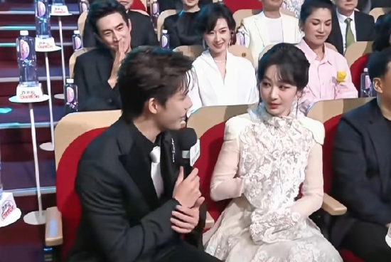 王安宇采访杨紫这一段确实让人猜中了开头，没有猜中结尾原本以为，感到紧张不安的，