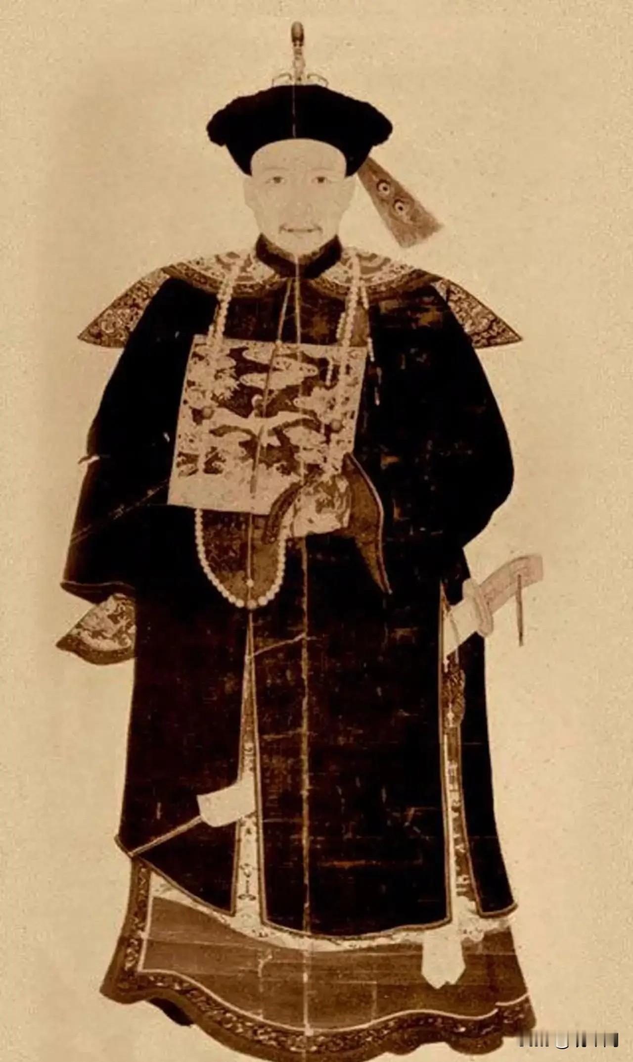 1911年，英国报纸曝光一个账户：庆亲王存了712万英镑，相当于现在200亿。大