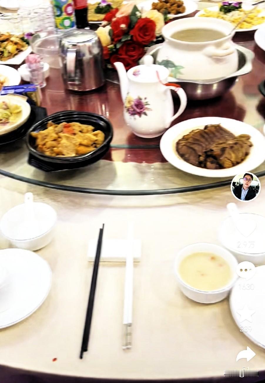 我发现了，这些被找回来的孩子，梁志辉绝对是以自己的冷面圈粉的。并且关注梁志辉的都