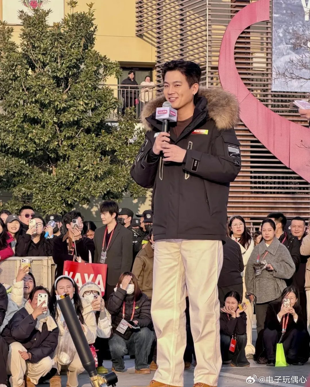 草率了，那么大一个明星，我居然不认识！