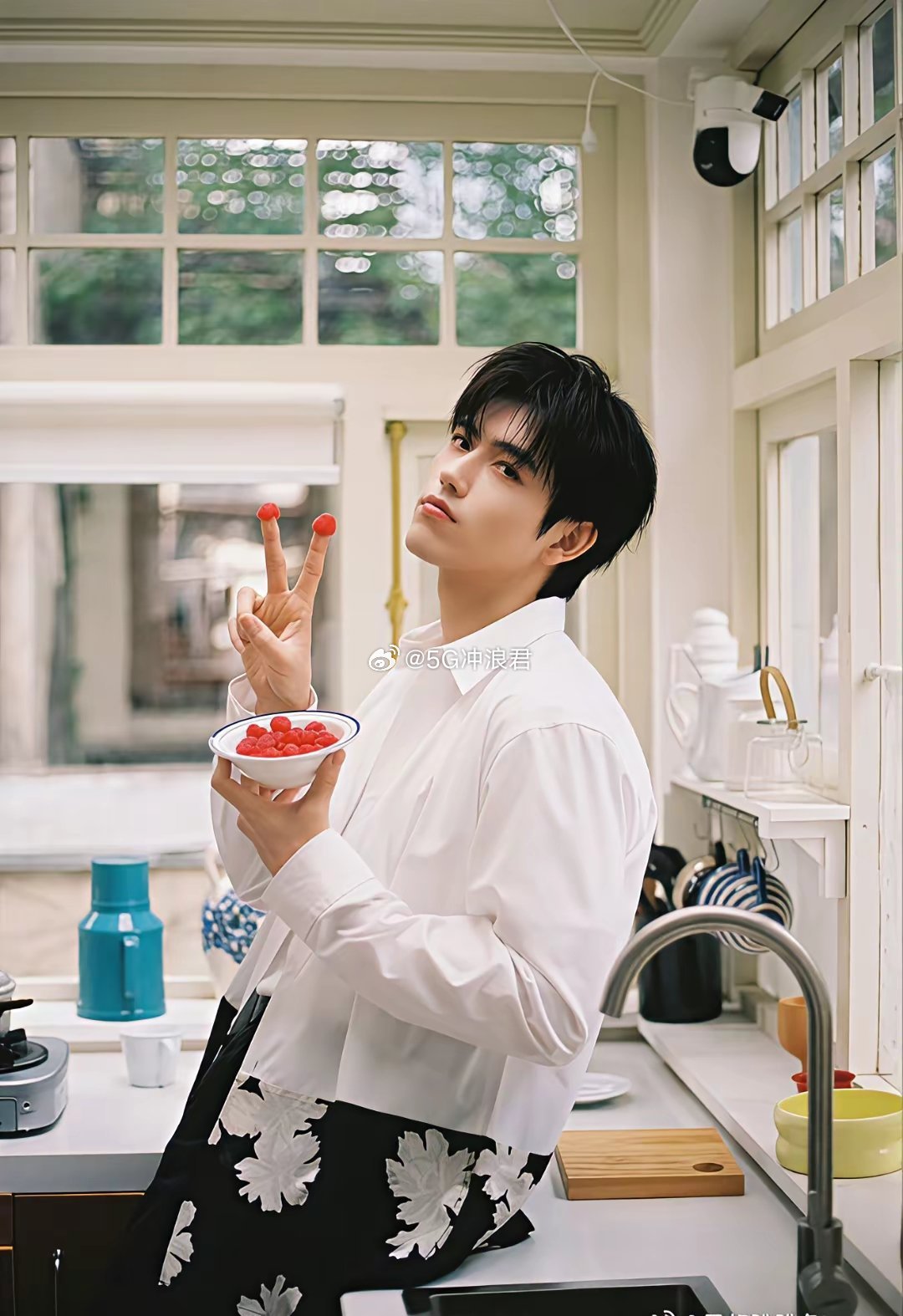 阿瑟和孙千上《你好星期六》剧宣《纯真年代的爱情》的！这剧男女主没火呢，剧里男二女