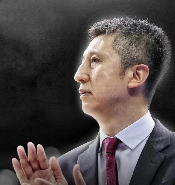 个人认为:现役中国男篮最佳阵容组合如下:主教练--郭仕强助教:许利民，王博