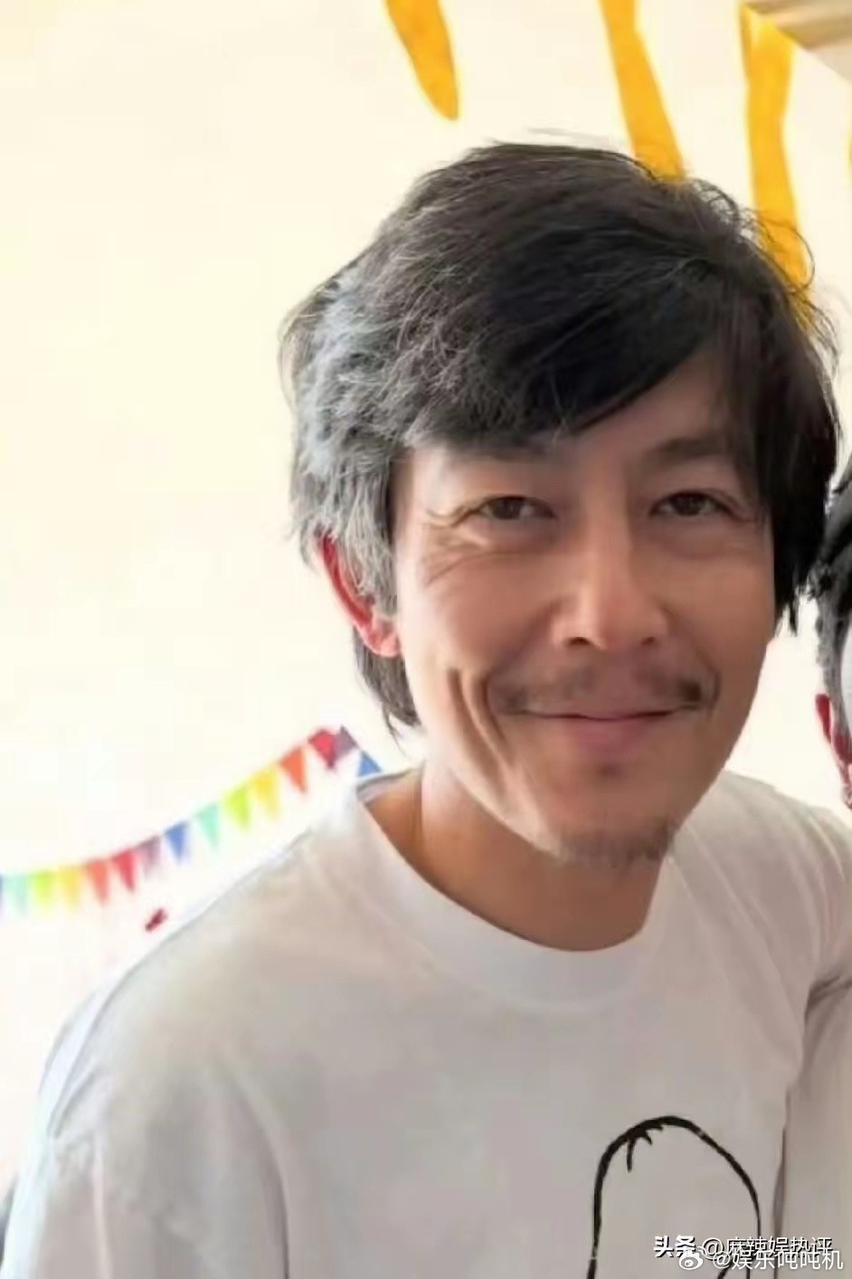 陈冠希，这老的也太快了吧！如果不是有文字证明，真的很难想象，眼前这个胡子拉碴、头