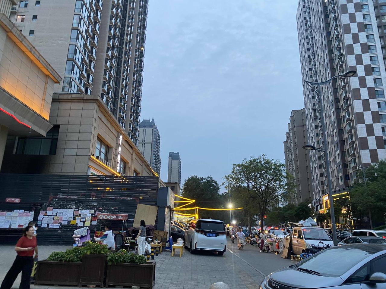 建议北京人来太原避高温吧，太原这几天真舒服，不冷不热，最低温度20度上下，傍晚逛