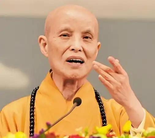 比丘尼释证严，释永信被查，才知道她有多让人敬佩。释永信被查这个消息一出来，可谓是