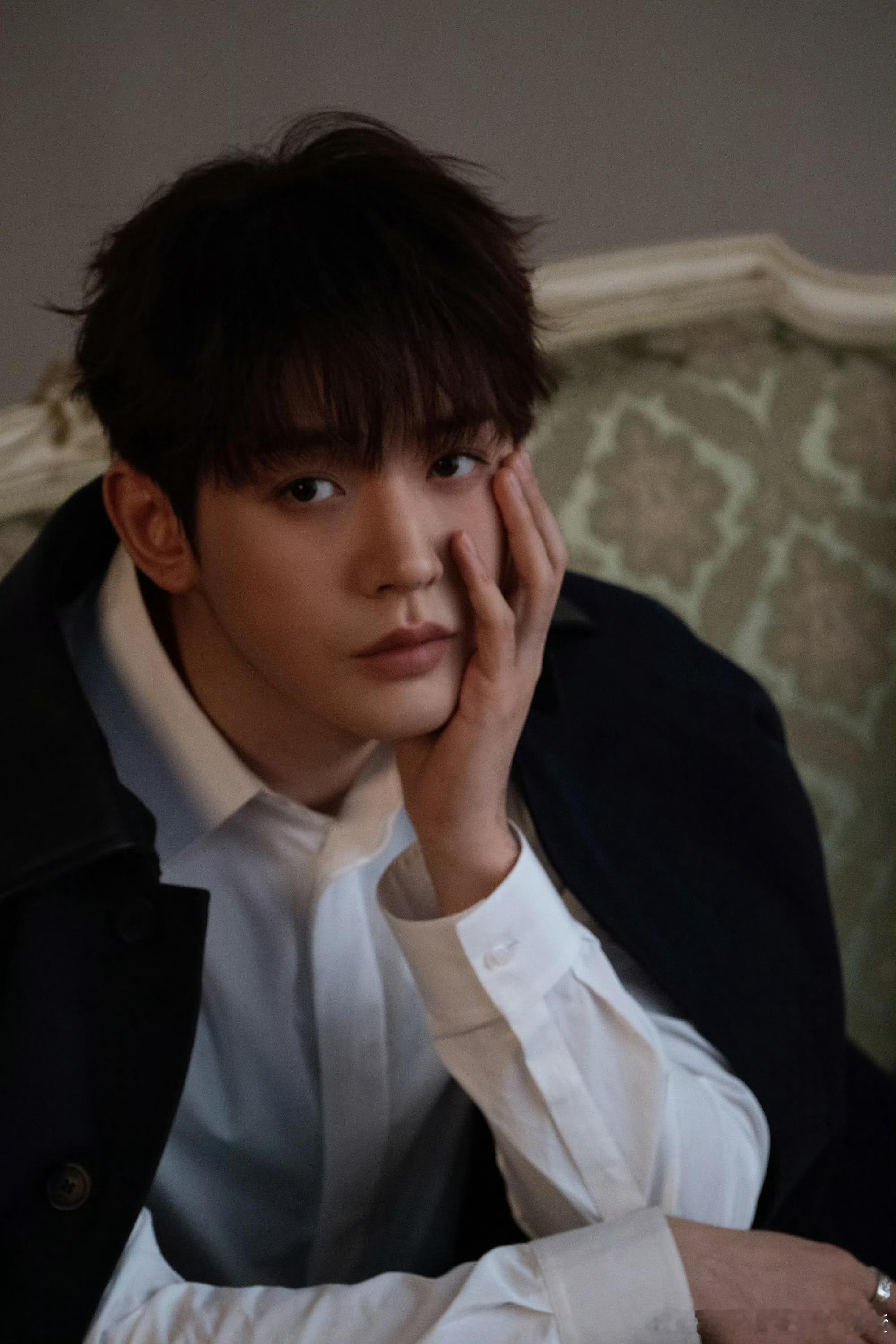 邓为新的侧拍花絮照