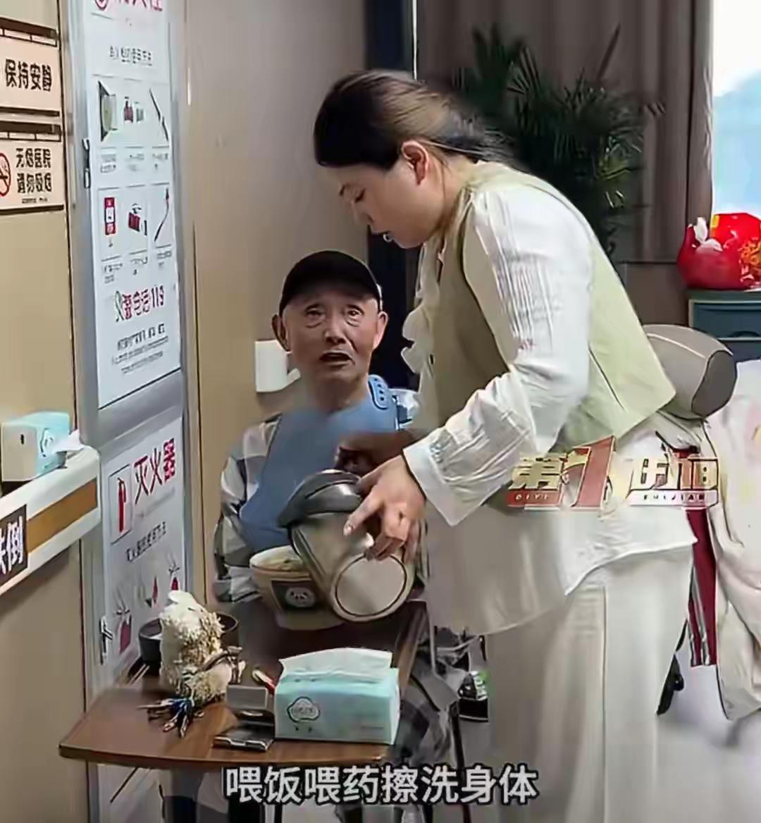 “感动到哭，”安徽安庆，24岁姑娘不是父亲亲生的，是当年奶奶和父亲收养的，虽然家