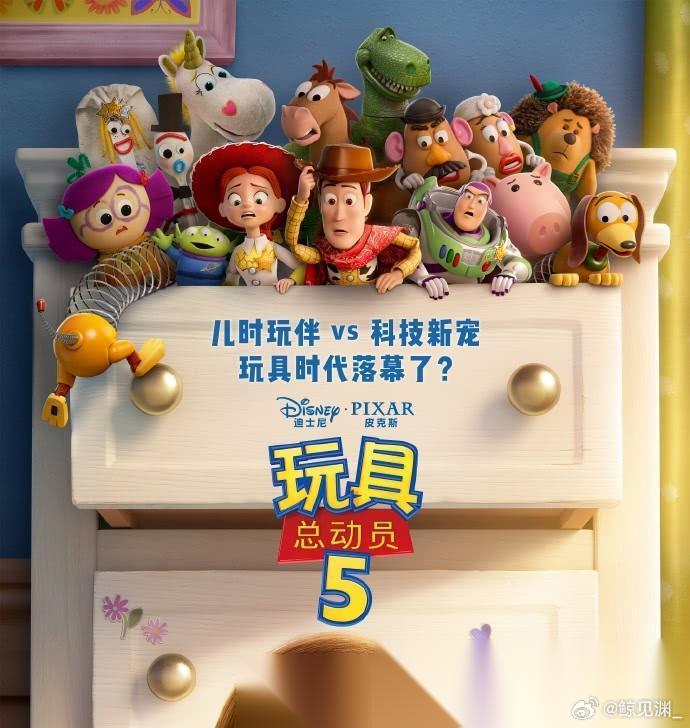 国产电影，又被按在地上摩擦。一部《火遮眼》，一部《抓特务》，大制作、大场面的
