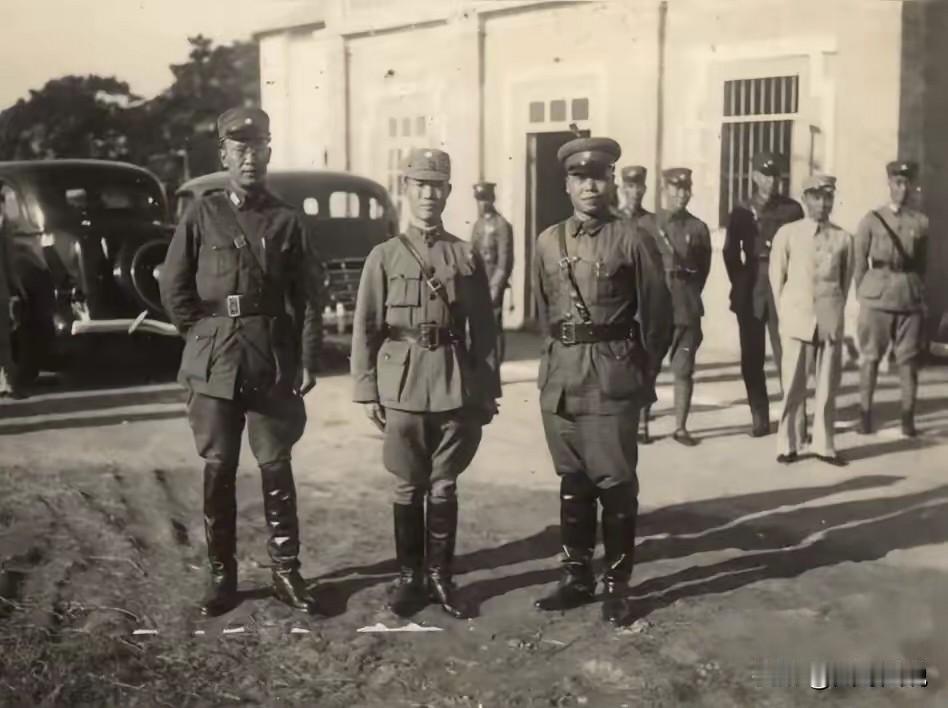 同为国民政府的高级将领，为何军装的区别如此之大？这三人分别是白崇禧、陈诚和李宗