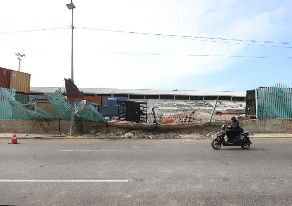 多个机场航班取消! 滞留华人登机后被撵下飞机