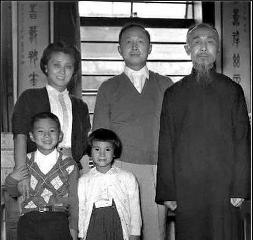 1969年，钱学森的父亲病逝，临终前留下遗嘱：把3000元遗产都交给女儿钱月华。