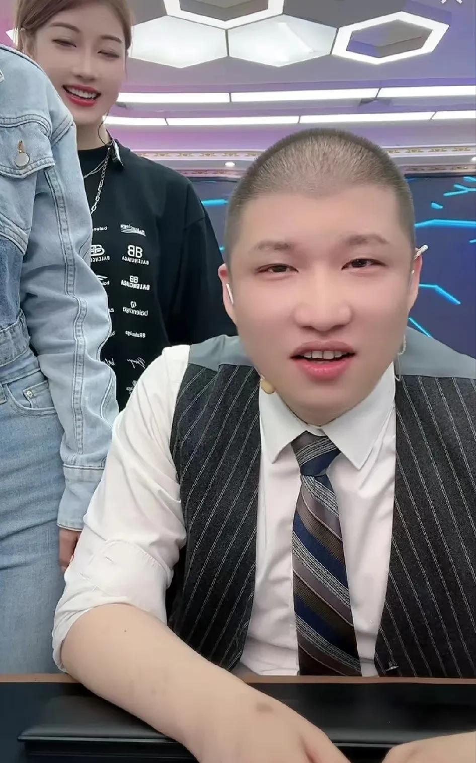 快手下半年靠二驴？今年快手上半年直播内容主要靠PK靠套圈和大舞台支撑，6月份马上