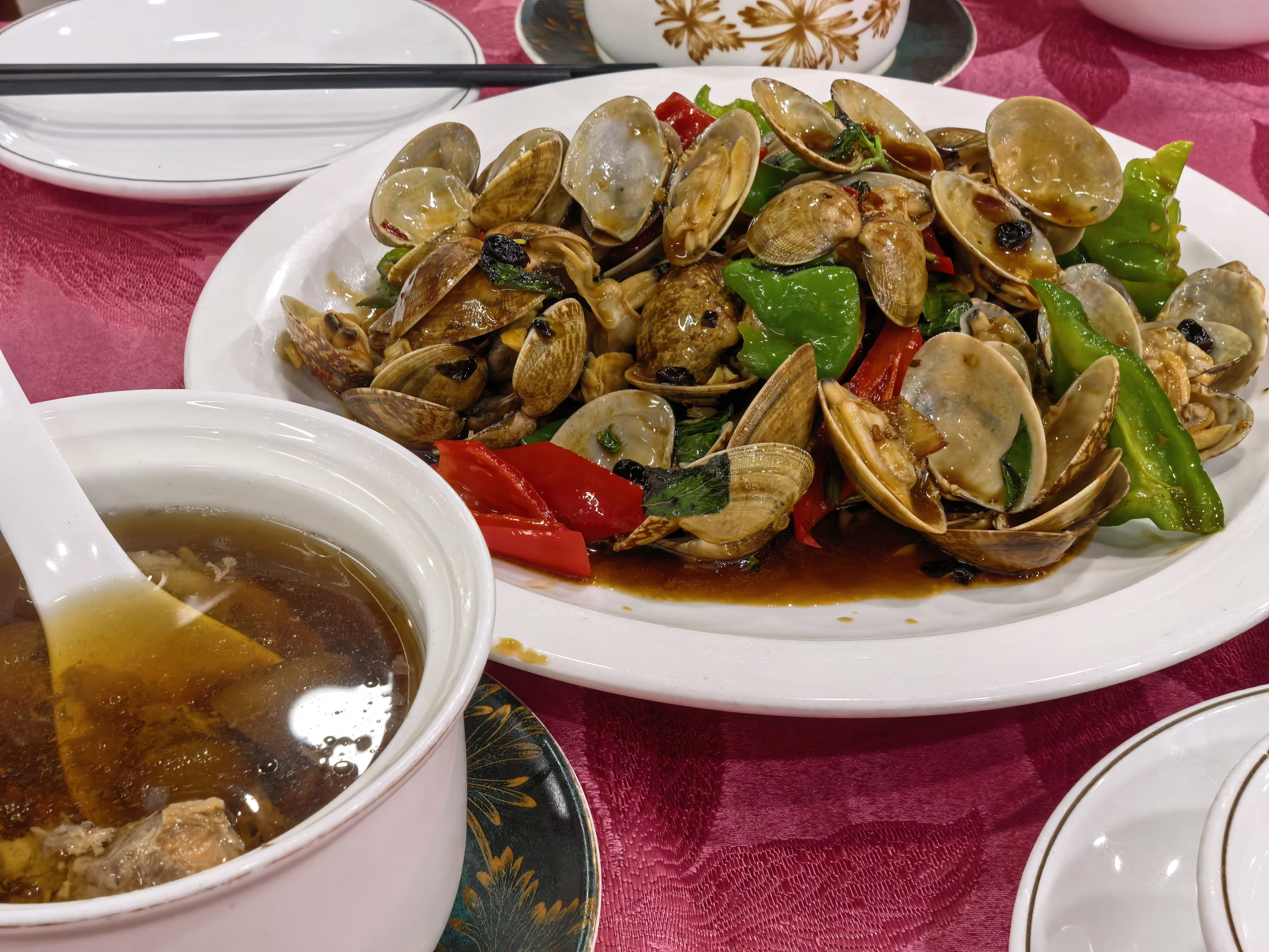 靠，吃完果然拉肚子了。​​​