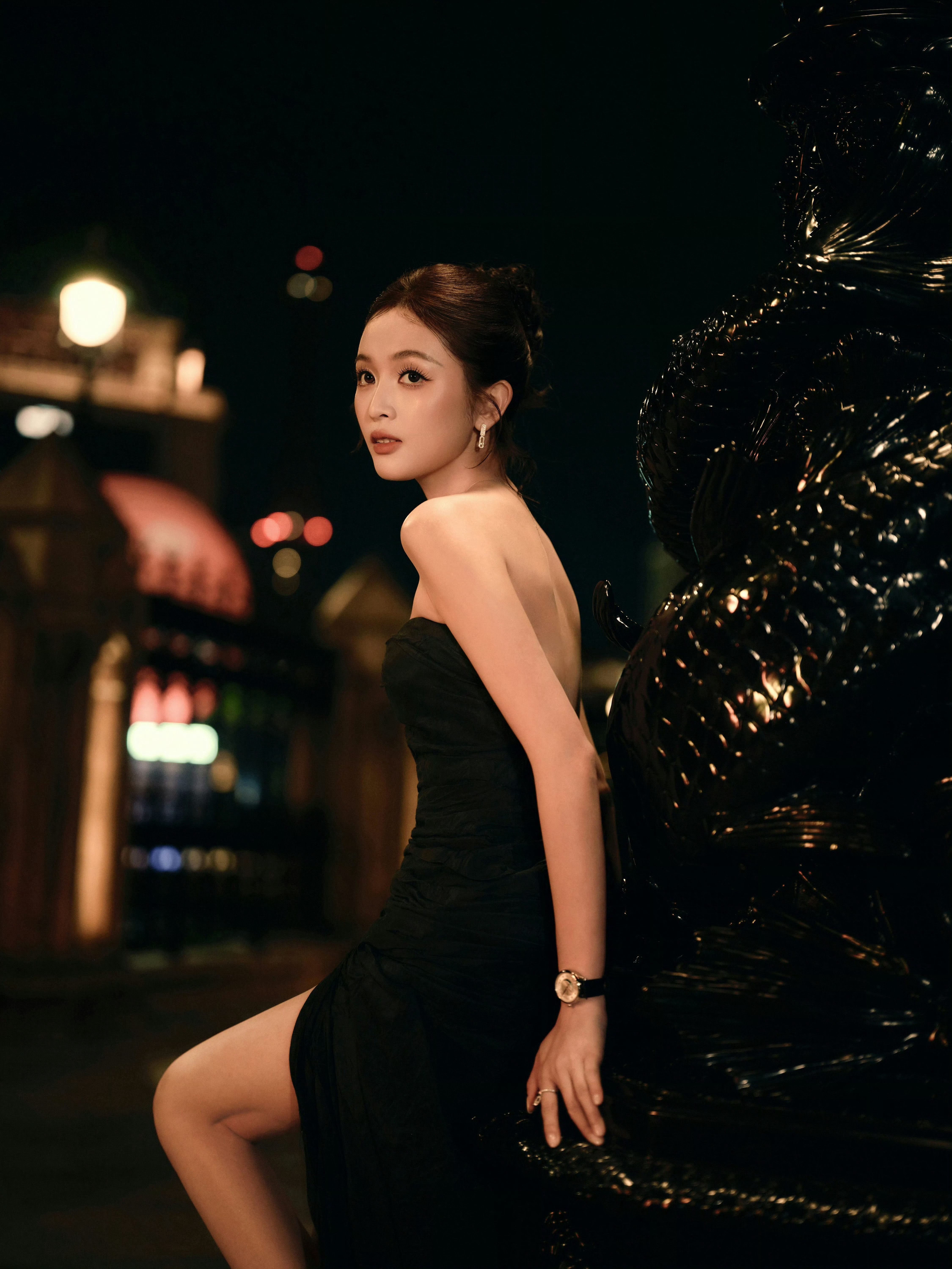 吴宣仪🖤尖叫之夜红毯造型