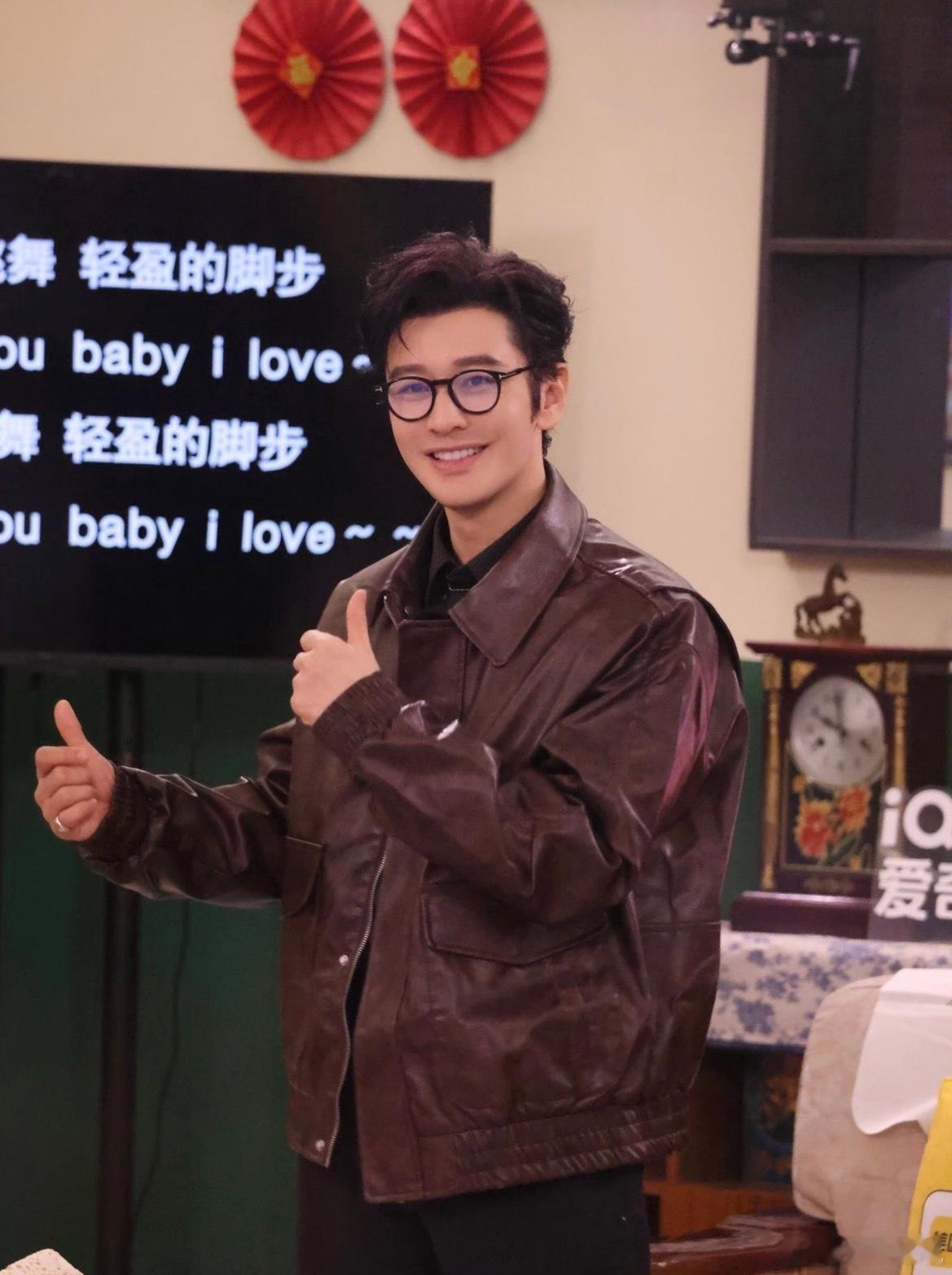 黄晓明祝大家学业上岸我都忘记小明是黄博士了真人不可貌相黄晓明