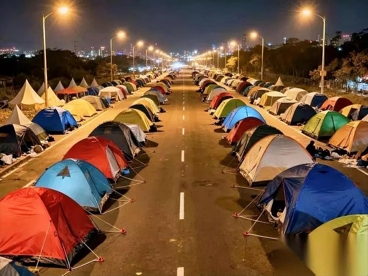 住帐篷=穷？我差点信了。直到昨晚洗澡间里老公一句“人家买的是自由”，我脸