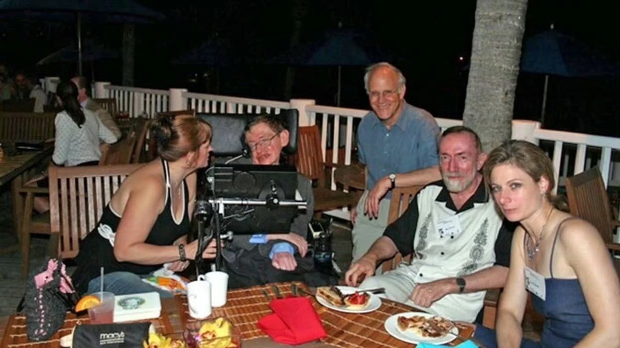 霍金上萝莉岛可能主打一个吃烤人娃娃菜