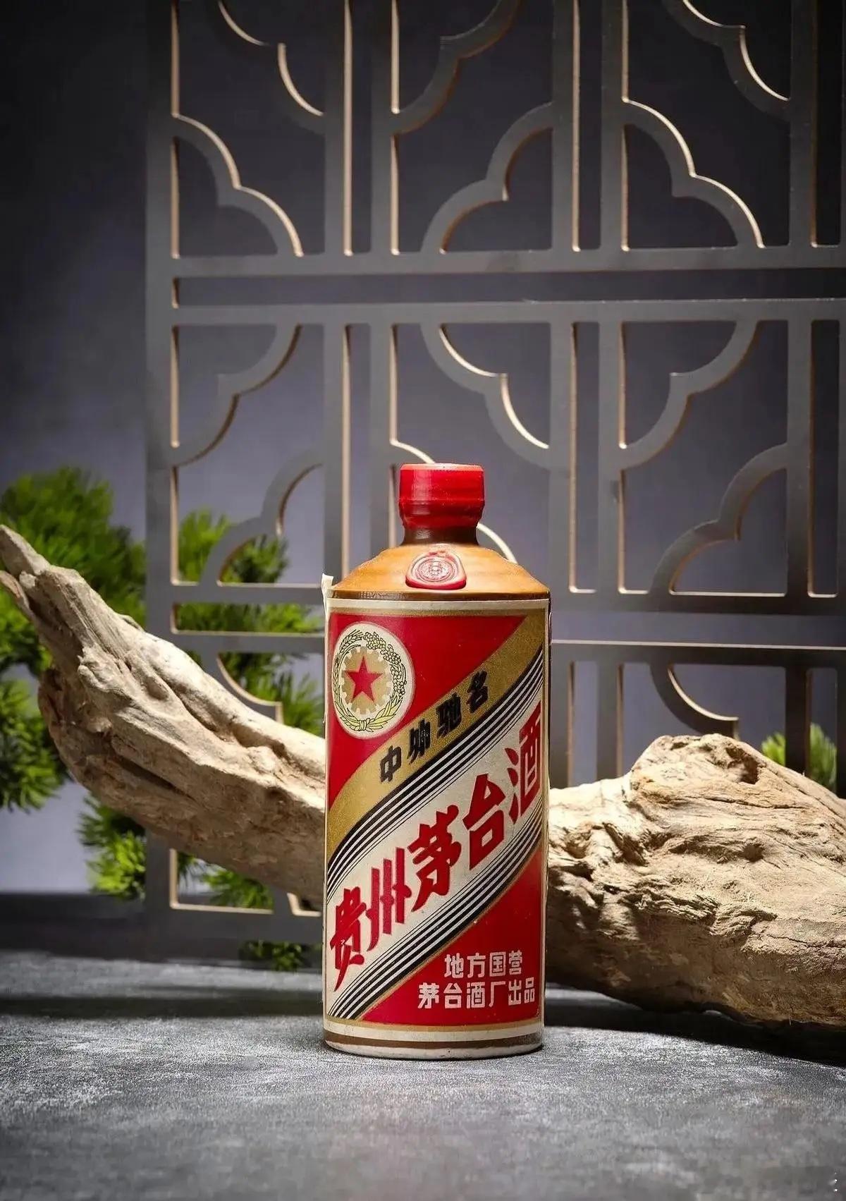 刚才听一个在深圳做了25年茅台生意的朋友说，他现在连仓库门都不敢打开，因为一