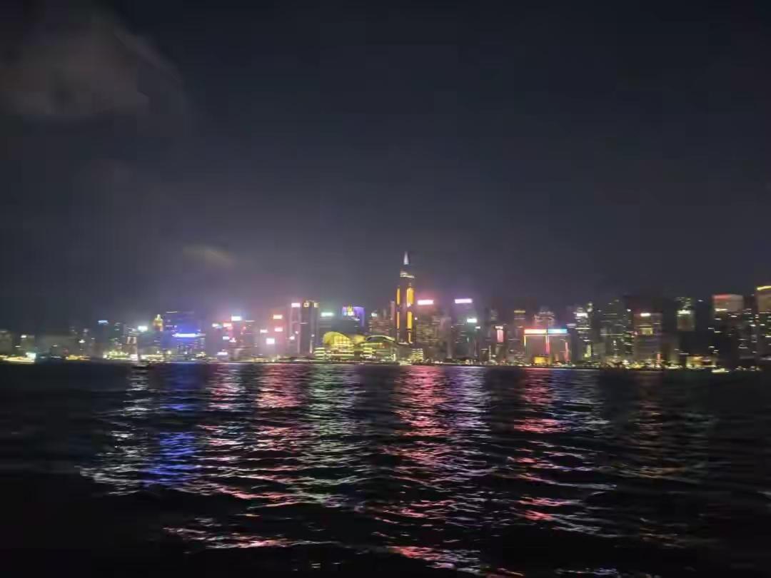 我去了一趟香港，在山姆会员店找到了真相山姆会员店那只烤鸡，39.8元，正在悄
